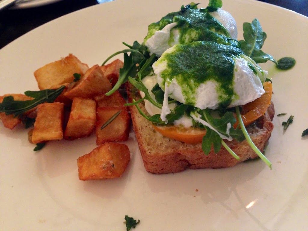 Tasty Treats – Heirloom Tomato Burrata Eggs Benedict