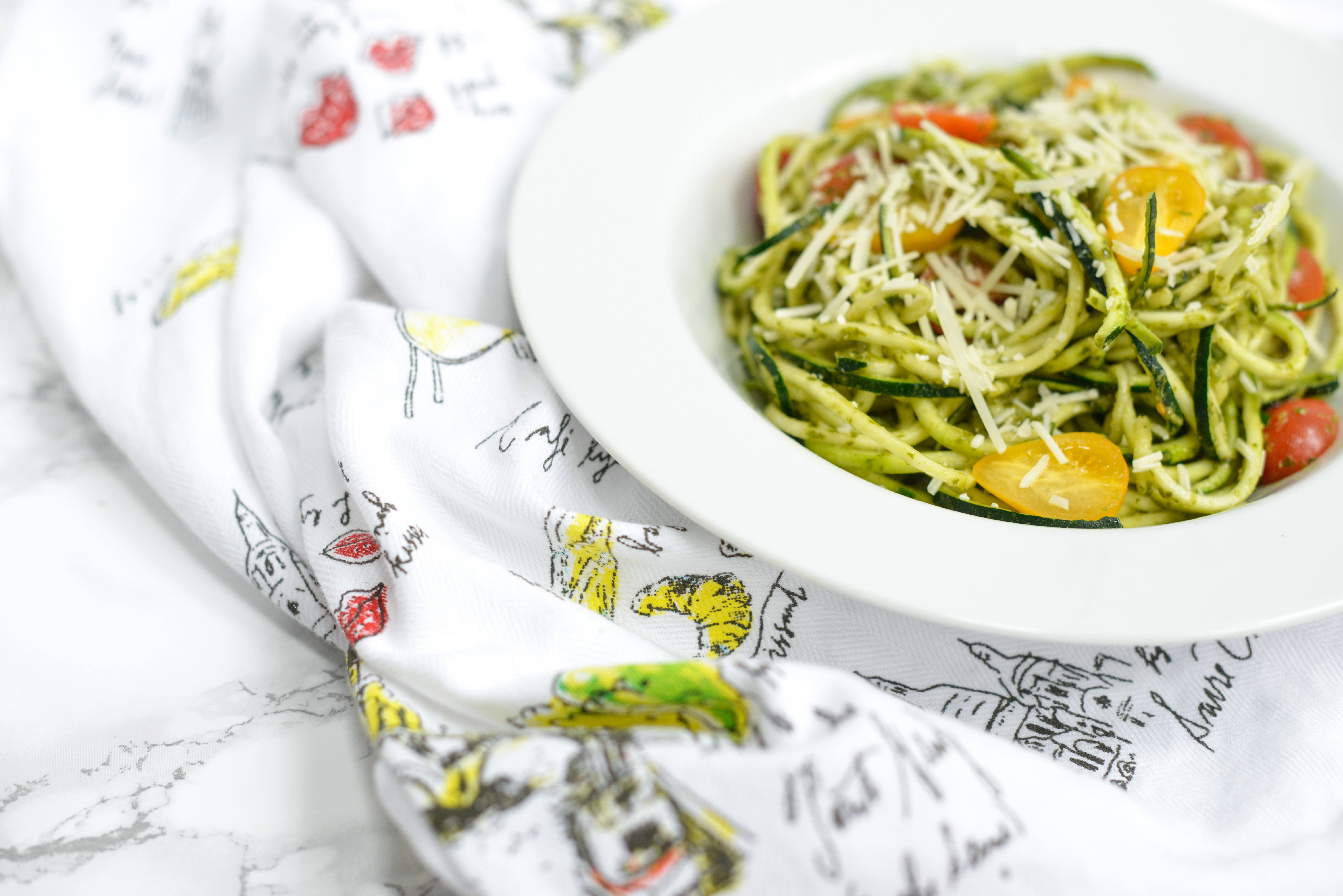 Savvy Recipes: Zucchini Spirals with Pesto & Cherry Tomatoes